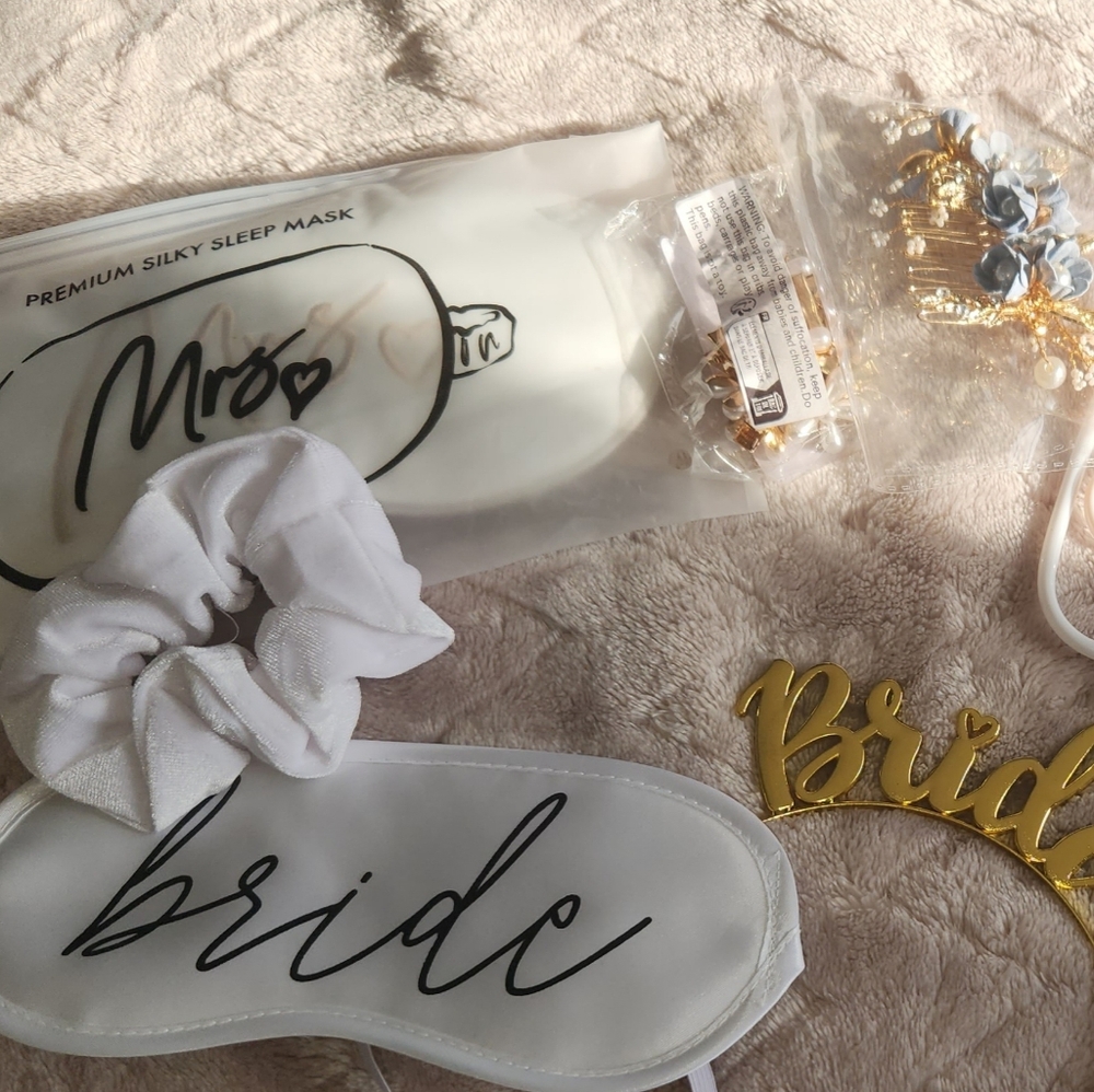 ✨️2/$25✨️Bride To Be Bundle - Picture 2 of 2